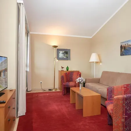 Apartment In A Lakeside Park In With A Balcony