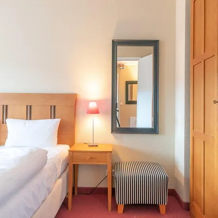 Apartamento In A Lakeside Park In With A Balcony