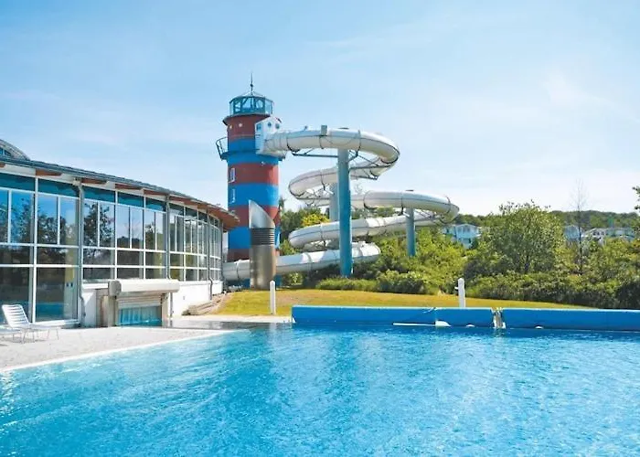 In A Lakeside Park In With A Balcony Apartamento Sellin (Rugen)