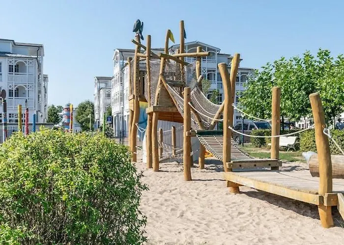 Apartamento In A Lakeside Park In With A Balcony