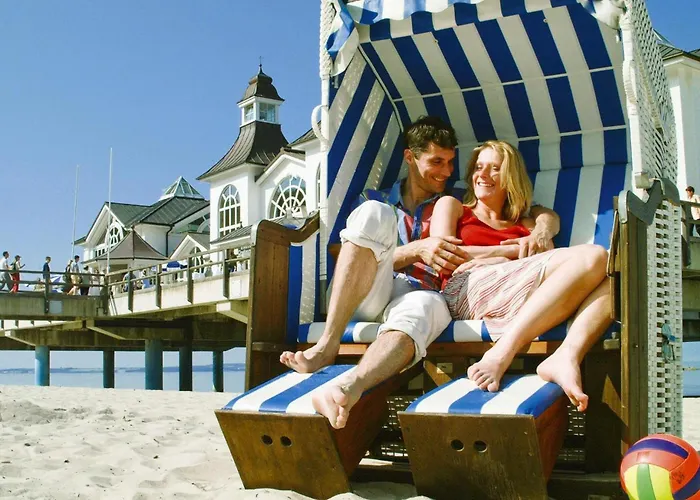 Apartment In A Lakeside Park In With A Balcony