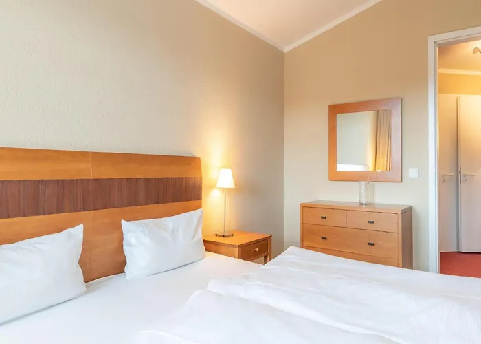 In A Lakeside Park In With A Balcony Apartamento